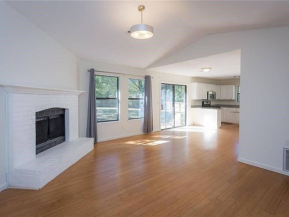 2nd image of 1110 SE 34th St