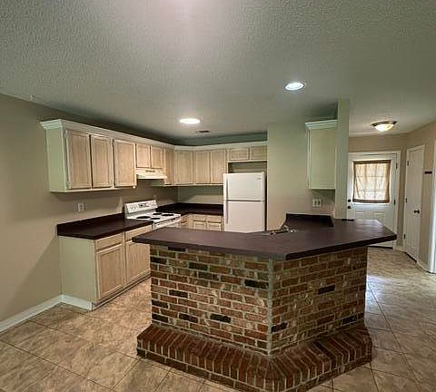 5th image of 8208/8210 Exchange St