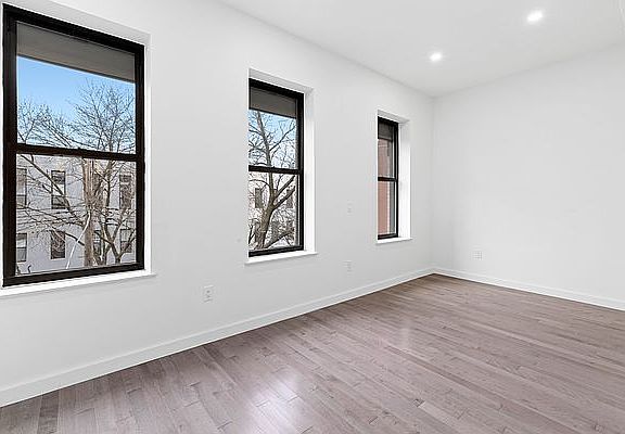 3rd image of 364 Menahan St APT 3