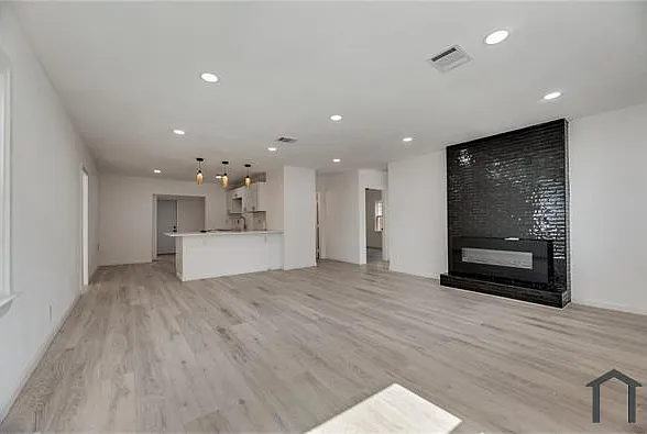 1234 McLean Ave — Photo 2
