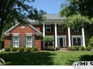 2452 Westwood Dr, Rochester Hills, MI 48306