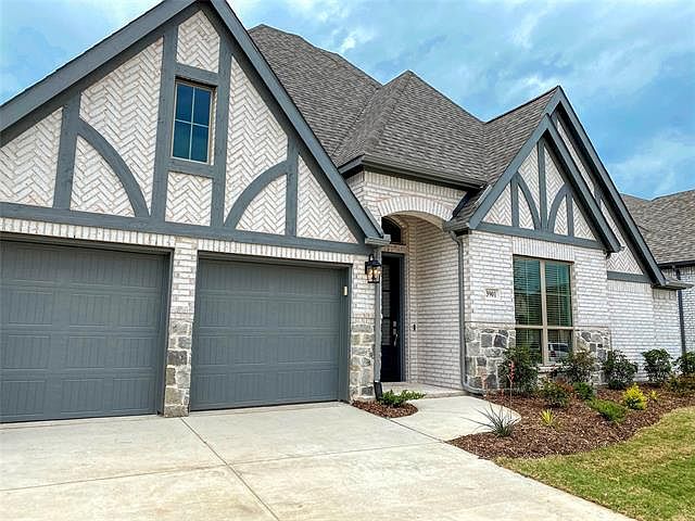 1st image of 3901 Greenbrier Dr