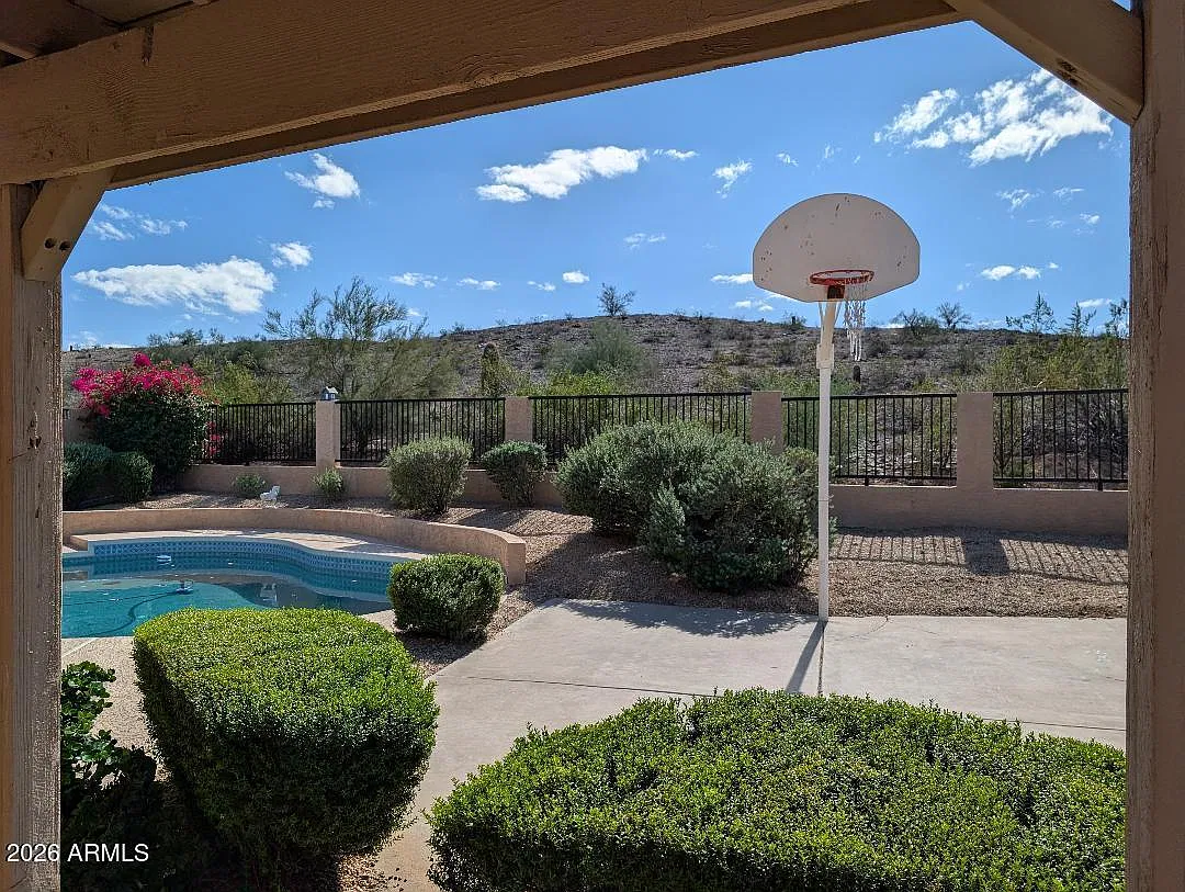 4 bed, 2.5 bath, 2539 sqft, $2,995 — Photo 3