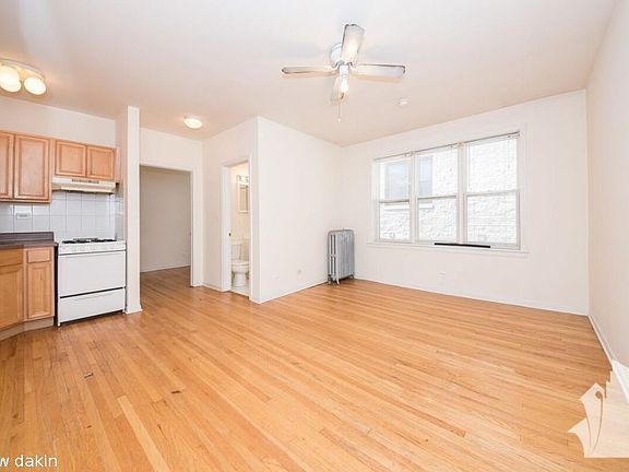 2nd image of 912 W Dakin St #1025
