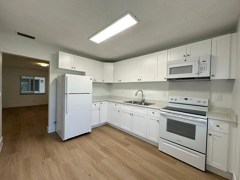 3700-3720 NE 22nd Ave — Photo 30