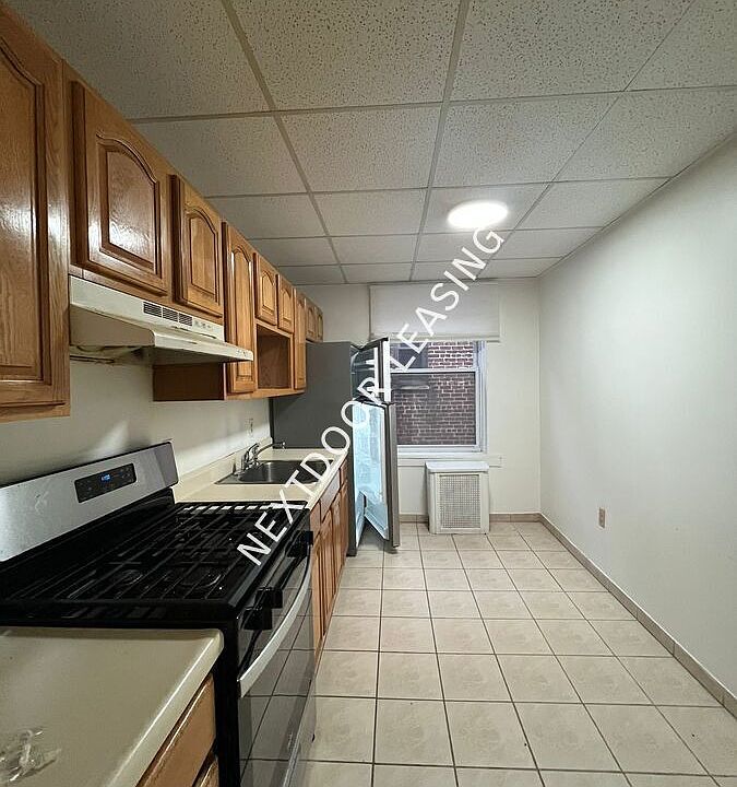1st image of 179 W 48th St #17M