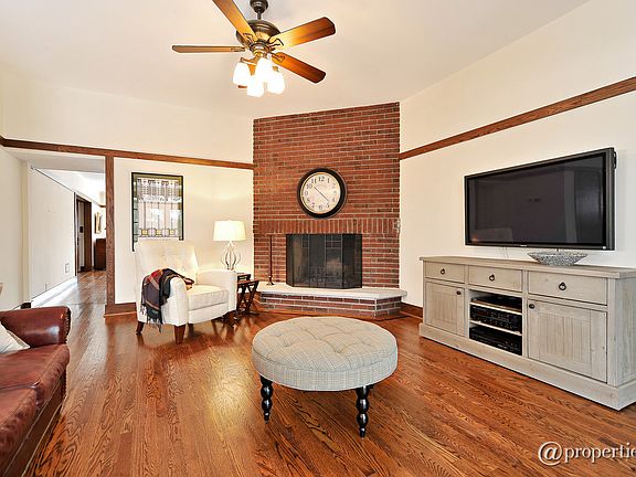 3rd image of 726 N Park Blvd