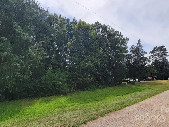 6881 Pine Moss Ln, Lake Wylie, SC 29710