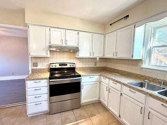 4th image of 1131 Eaglewood Dr