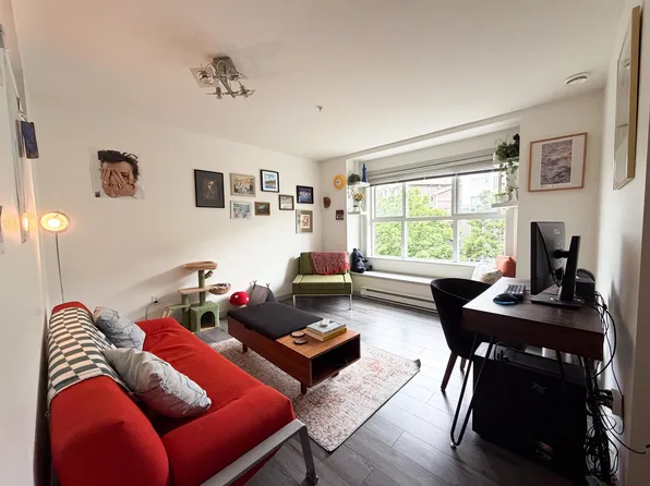 5775 Irmin St #312, Burnaby, BC V5J 0C3