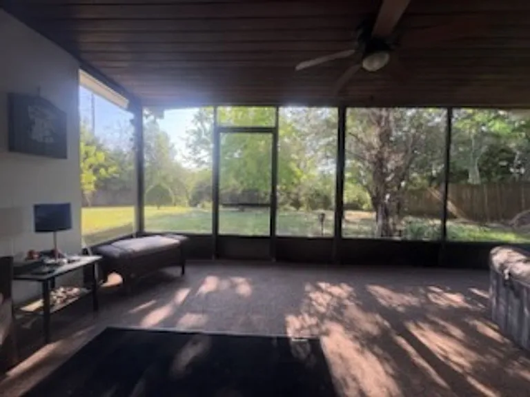 247 Cocos Dr — Photo 10