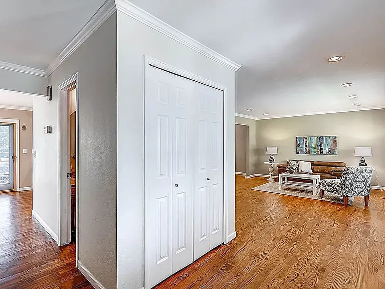 6030 S Lima Way — Photo 4