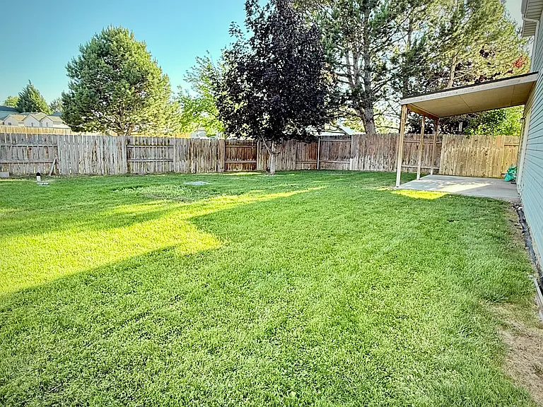 14031 Carolina St — Photo 31