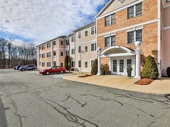 1 Millbrook Ln APT 306, Wakefield, MA 01880
