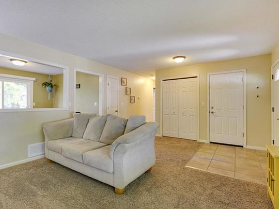 4th image of 7496 Columbia Ct