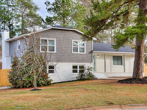 3rd image of 220 Woodland Dr