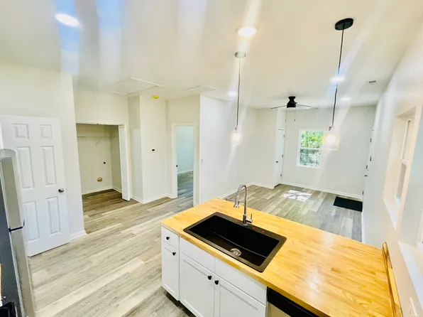 1054 Magnolia St, Winston Salem, NC 27103