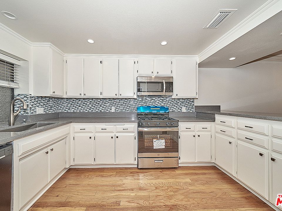 1st image of 3130 Montrose Ave APT 118