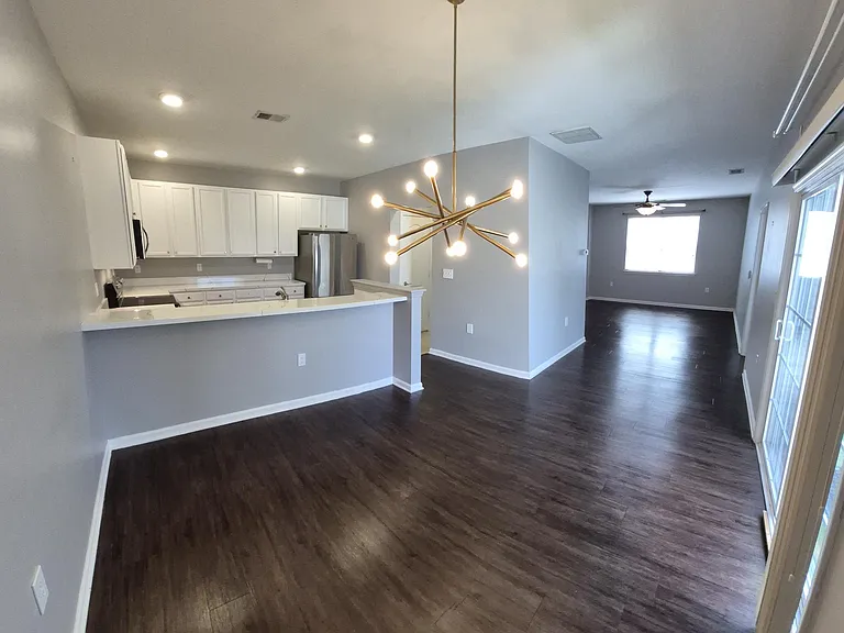 1325 Emsworth Dr — Photo 20