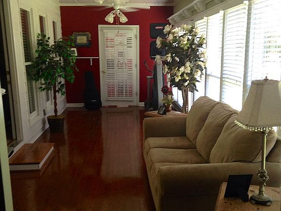 Air conditioned, 12 windows