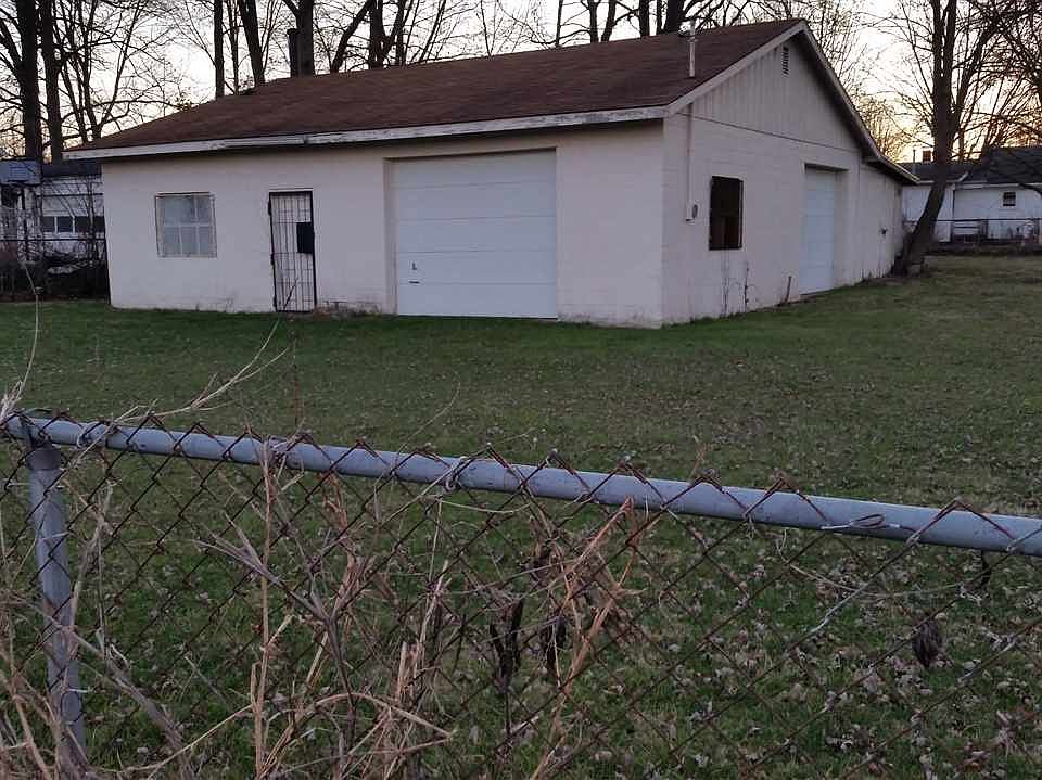 2nd image of 702 N 24th St