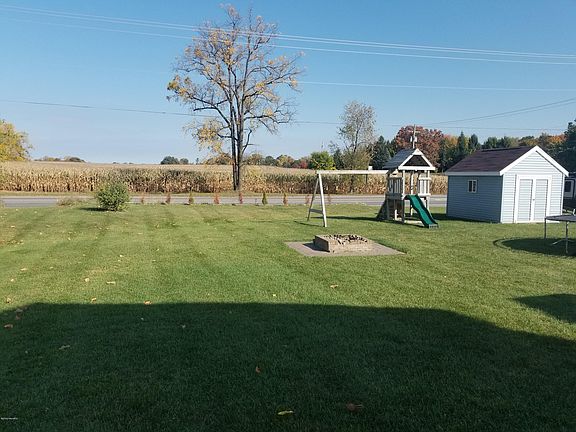 5th image of 345 Edgewood Dr
