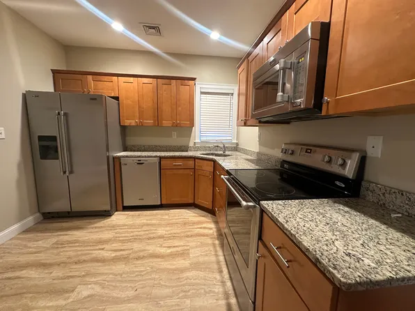 186 Plymouth St #1, Abington, MA 02351