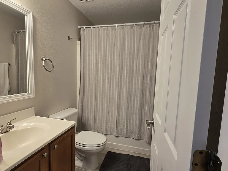 2nd room's in-suite bath