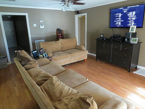 3rd image of 4406 B Bar Dr