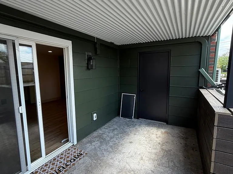 218 W Nevada St — Photo 47