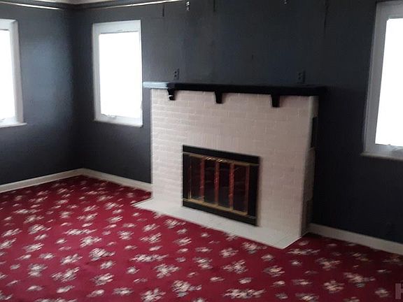 3rd image of 829 Cory St