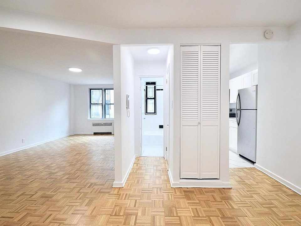 1st image of 305 W 18th St APT 1B