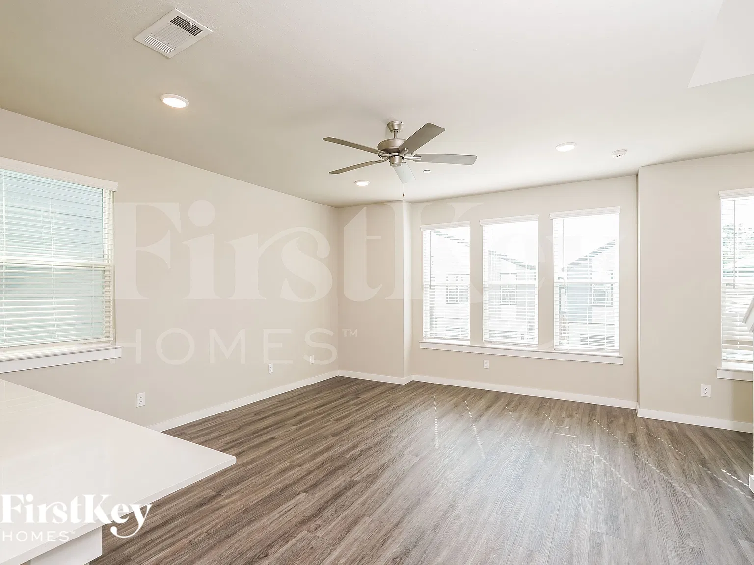 4 bed, 4.0 bath, 2013 sqft, $2,500 — Photo 3