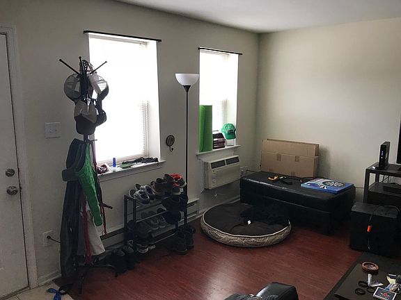 Living Room (2 windows)