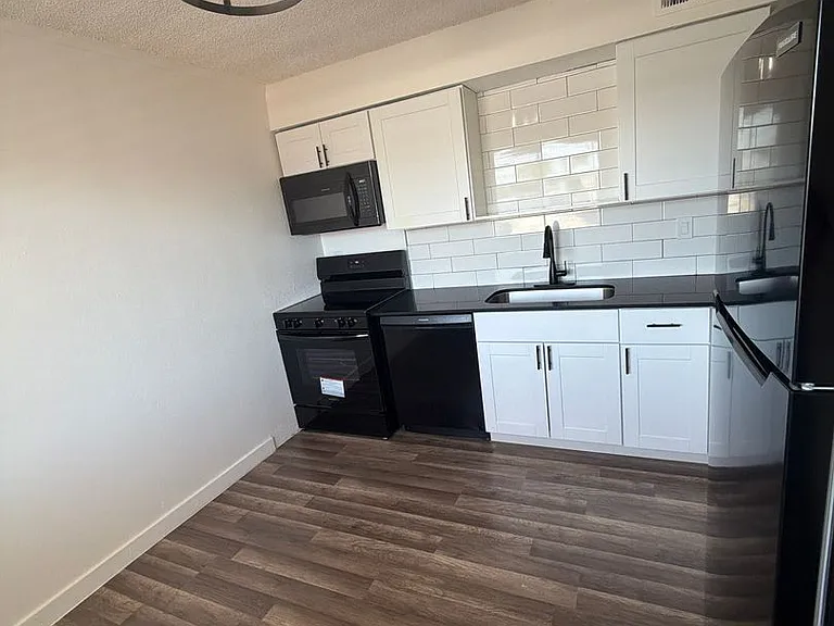 Park West Apartments — Photo 58