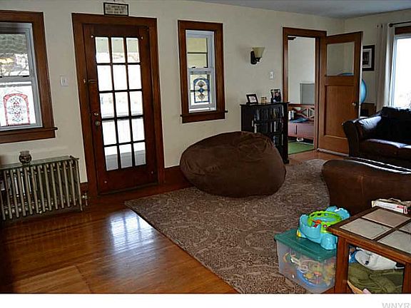 4th image of 109 Delton St