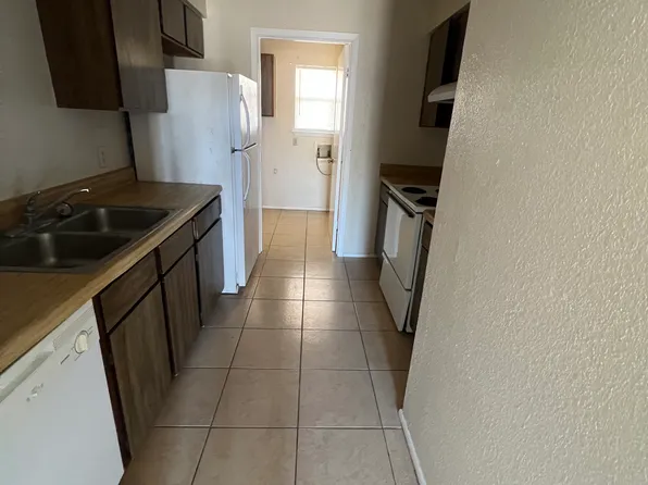 853 Quetzal St APT 3, Corpus Christi, TX 78418