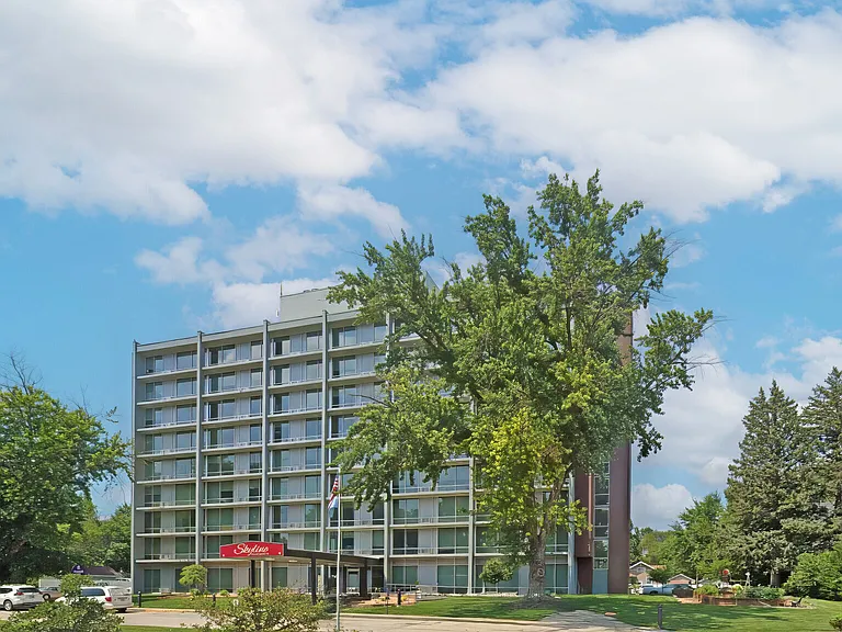 Skyline Apartments — Photo 21