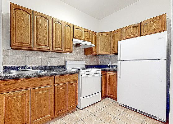 2nd image of 19 Saint Nicholas Ave #3D