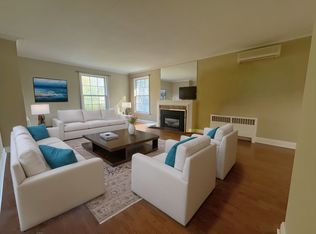 1194 Royal York Rd APT 1, Toronto, ON M9A4B3