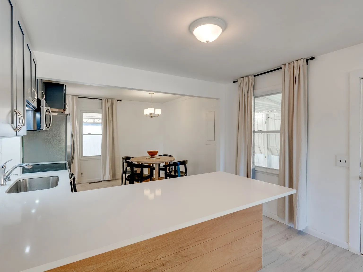 3 bed, 1192 sqft, $2,695 — Photo 4