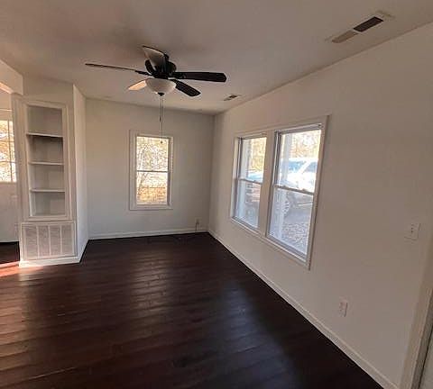 3rd image of 806 Emma St