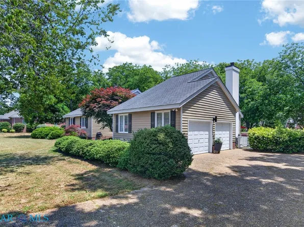1801 Sawgrass Pointe Dr, Hayes, VA 23072