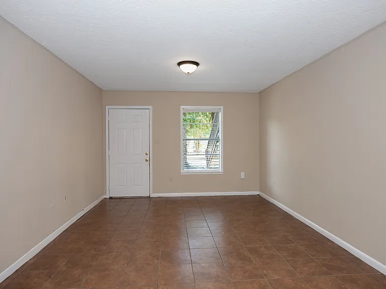 1604 N Roberson St #B — Photo 12