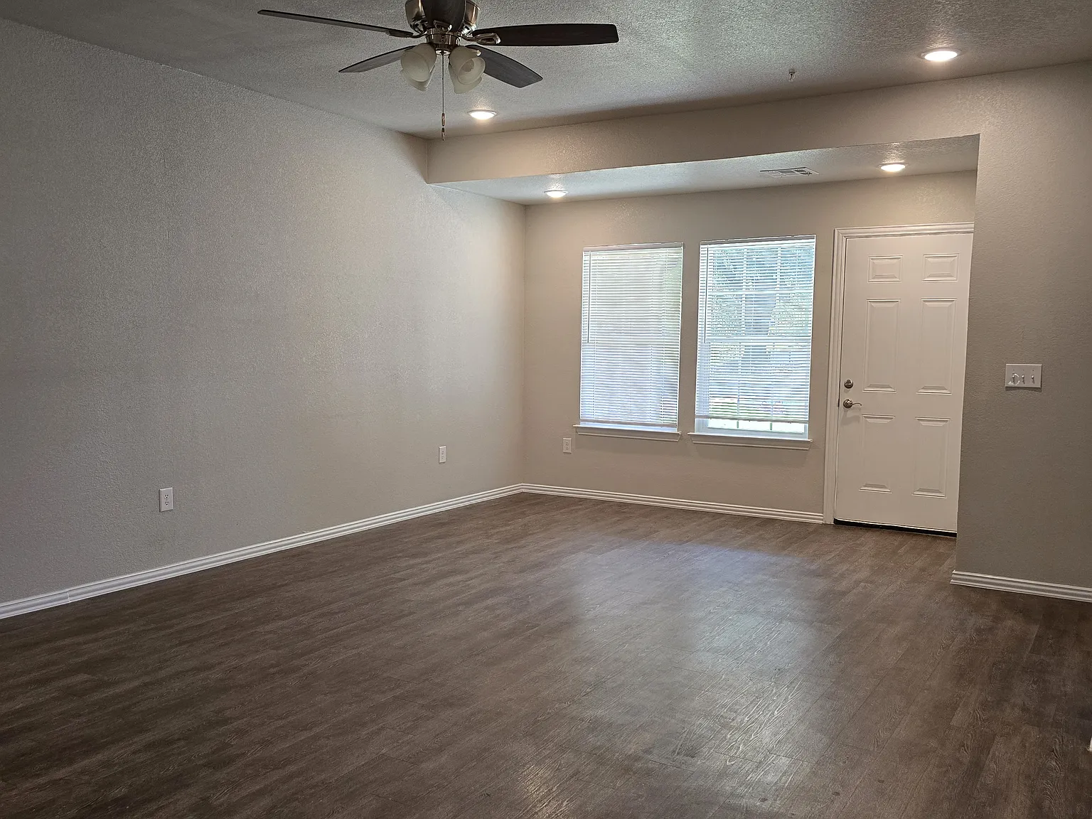 2 bed, 1100 sqft, $1,350 — Photo 2