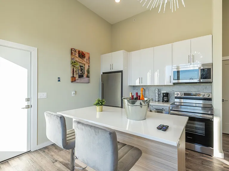 438 N Wiota St #3F — Photo 3