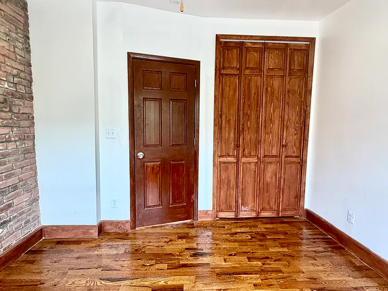 1819 N Port St — Photo 14