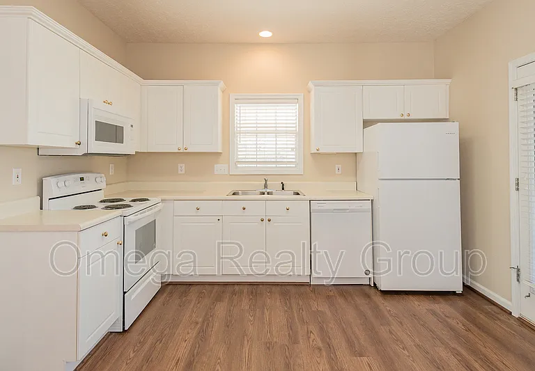 521 McGregor Ct — Photo 14