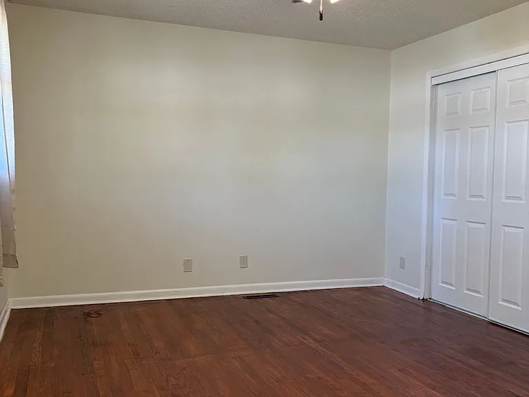Spacious 3 Bedroom Townhome Available Now Great Location! — Photo 14