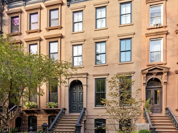 381 Union Street image 1 of 23